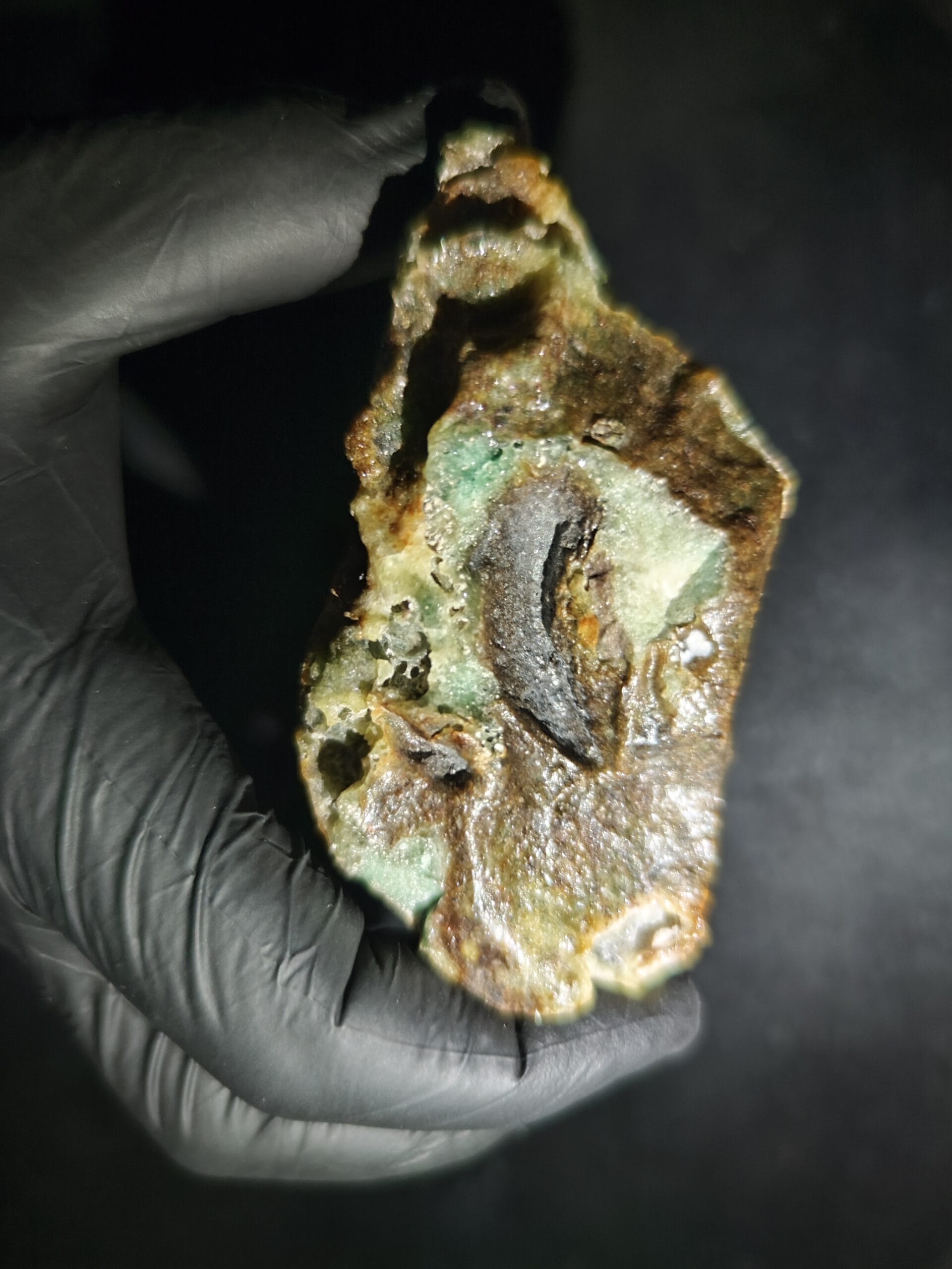 galactic green silicate mineral STM-005 rare natural meteorite